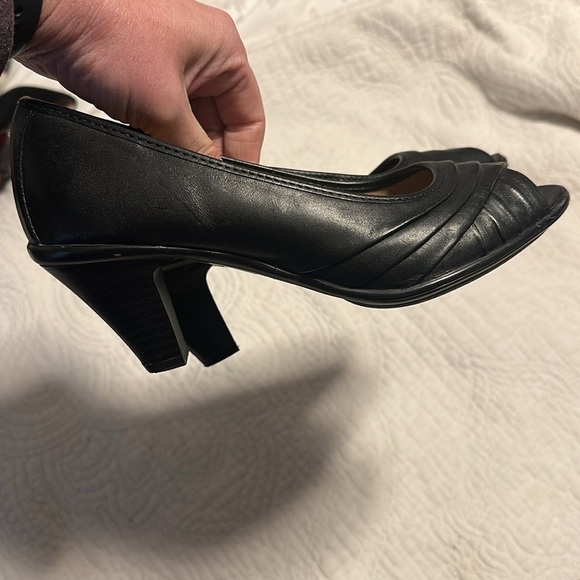 Strictly Comfort peep toe leather shoes Size 8 NWTs - Picture 8 of 9